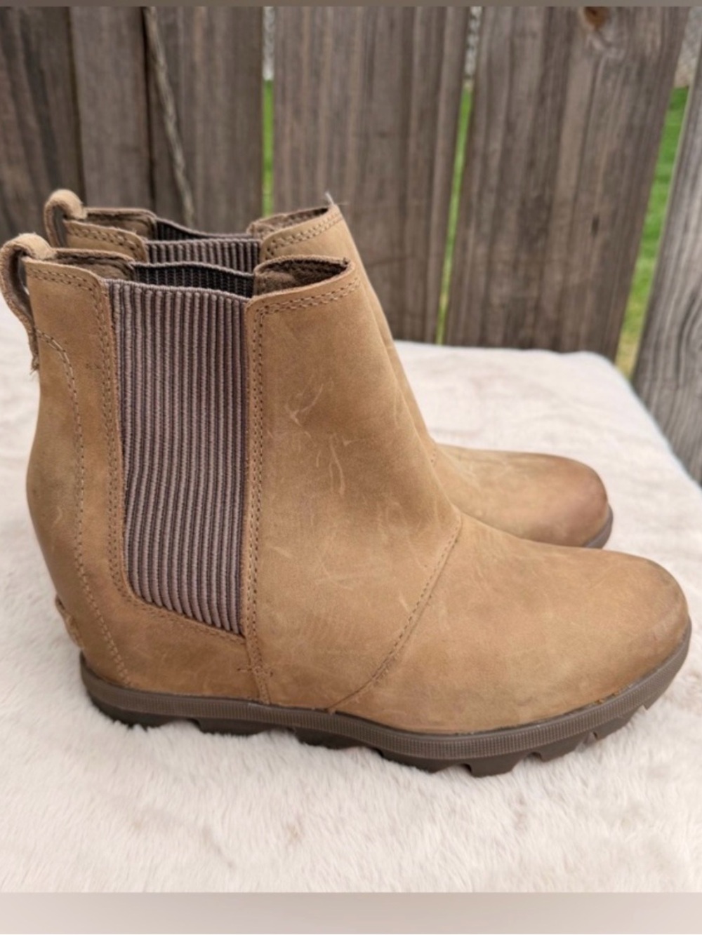 Sorel Joan Of Arctic Wedge Chelsea Boots Tan Size 8.5
